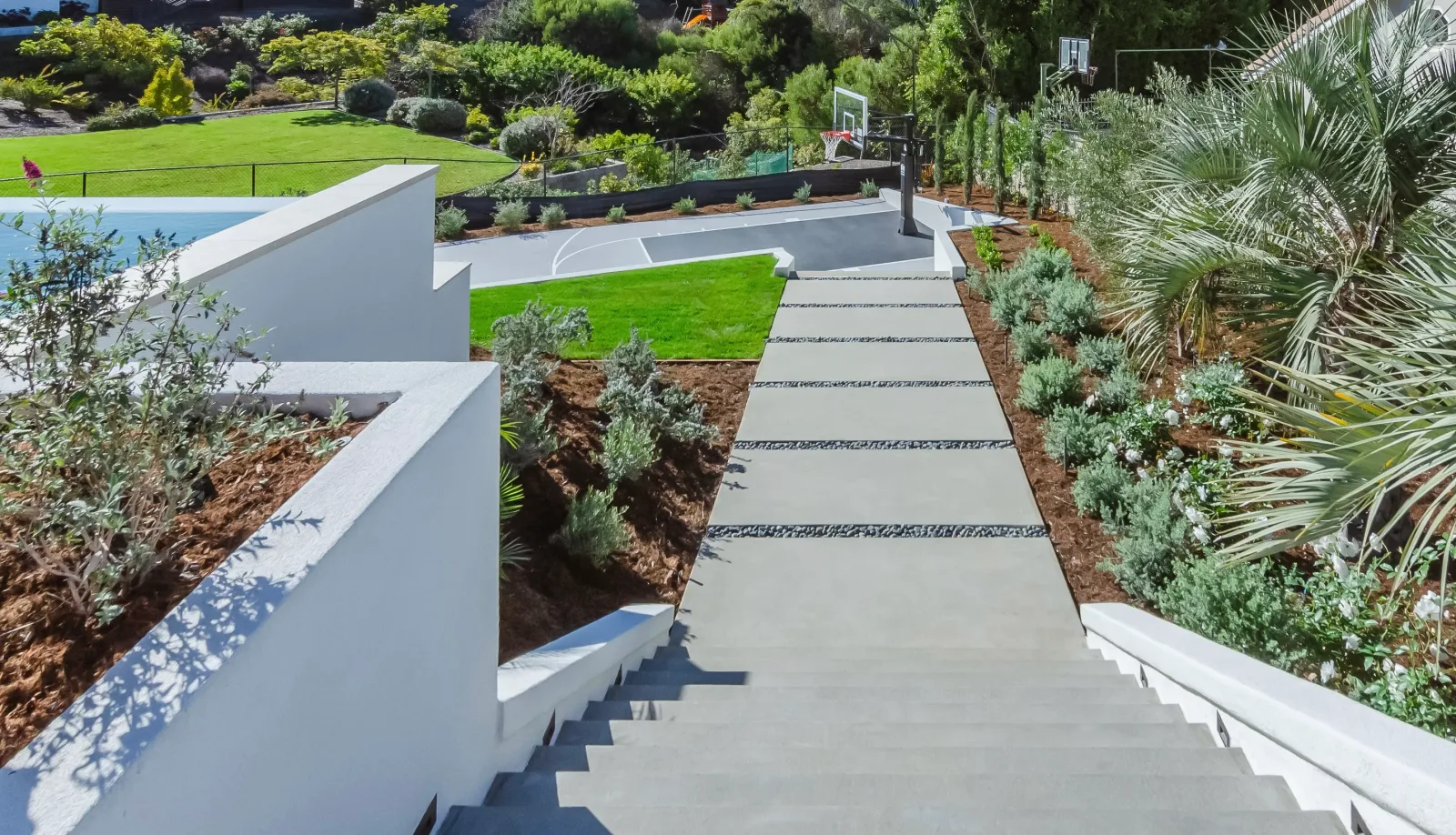 Estate driveway and motor court in earth-tone pavers at a Rancho Santa Fe Covenant home